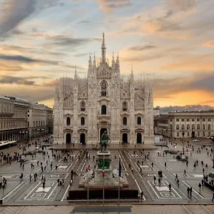 Hl - Brera, Garibaldi, Moscova, Duomo, Montenapoleone , Milano İtalya